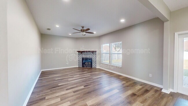 Building Photo - 12383 Tropic Dr