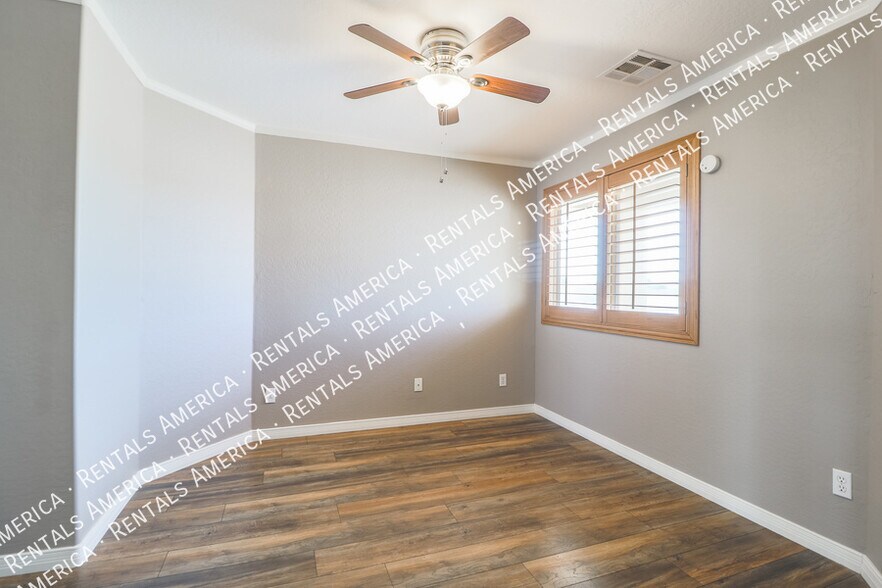 Building Photo - 2033 N Thunderbird Ave
