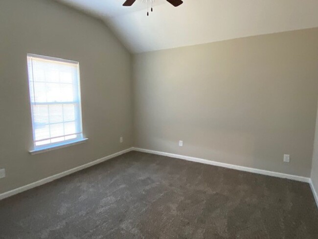 Building Photo - New 3 Bedroom 2 bath with 2 Car Garage Hom...