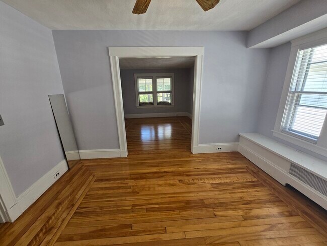 Building Photo - 30 Maple Ave
