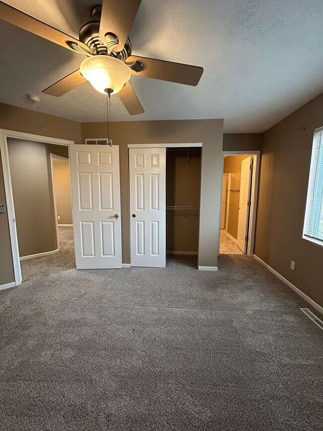 Building Photo - Spacious Split Level Living in Millard with a Backyard You’ll Love