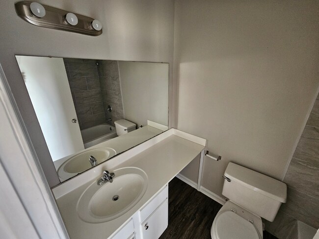 Building Photo - PREMIUM RENTAL! 3BR/2BA | Stone Fireplace & Hardwoods | Fenced Yard!
