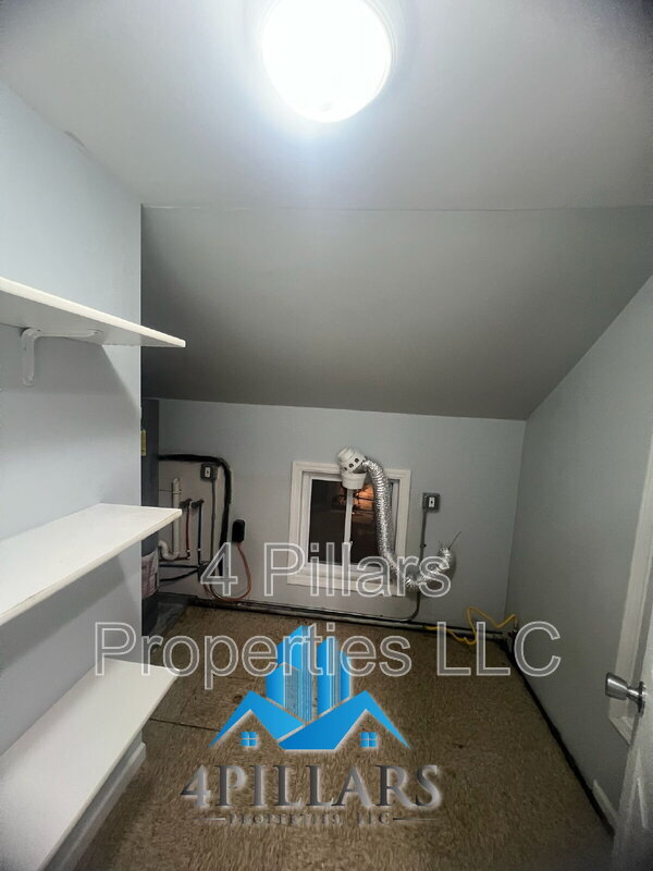 Building Photo - 162 W Commercial Ave