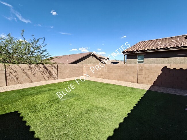Building Photo - 11445 E Vail Crest Dr