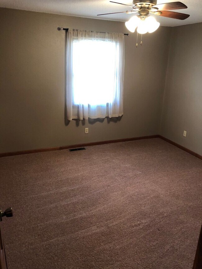 Building Photo - 4Bed/3Bath, Ranch-Style Home in Wooded Area