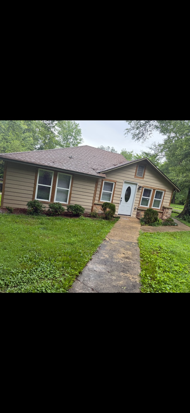 Building Photo - 3115 Parkwood Rd
