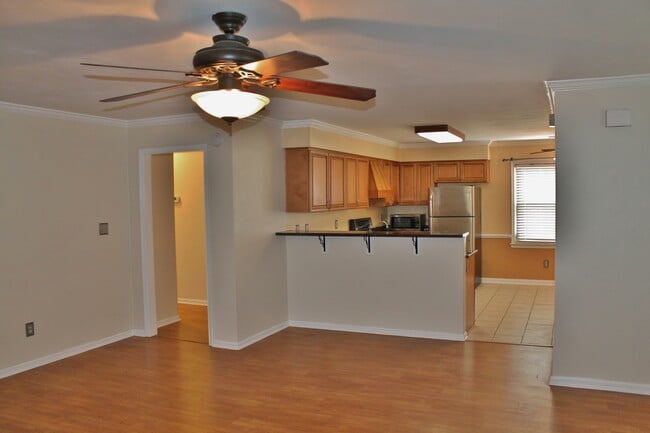 Building Photo - Adorable 3-Bedroom Ranch w/Community Pool,...