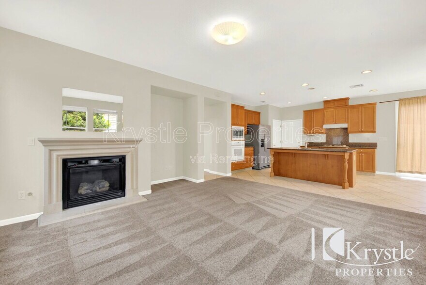 Building Photo - 300 Poplar Ave