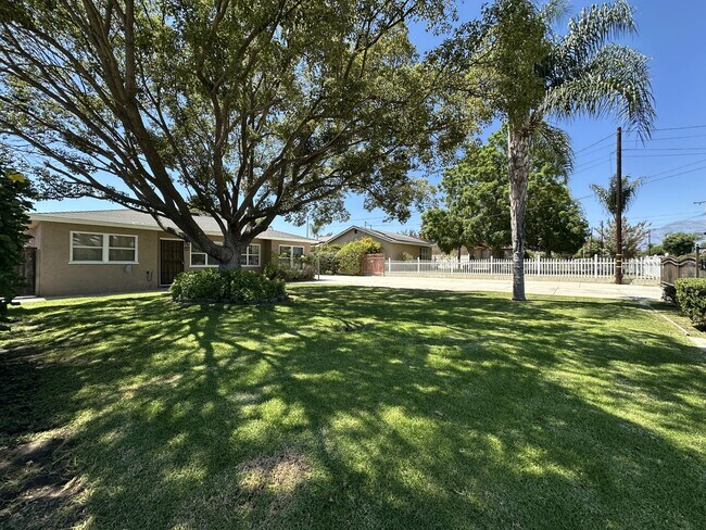 Building Photo - 12776 Ross Ave