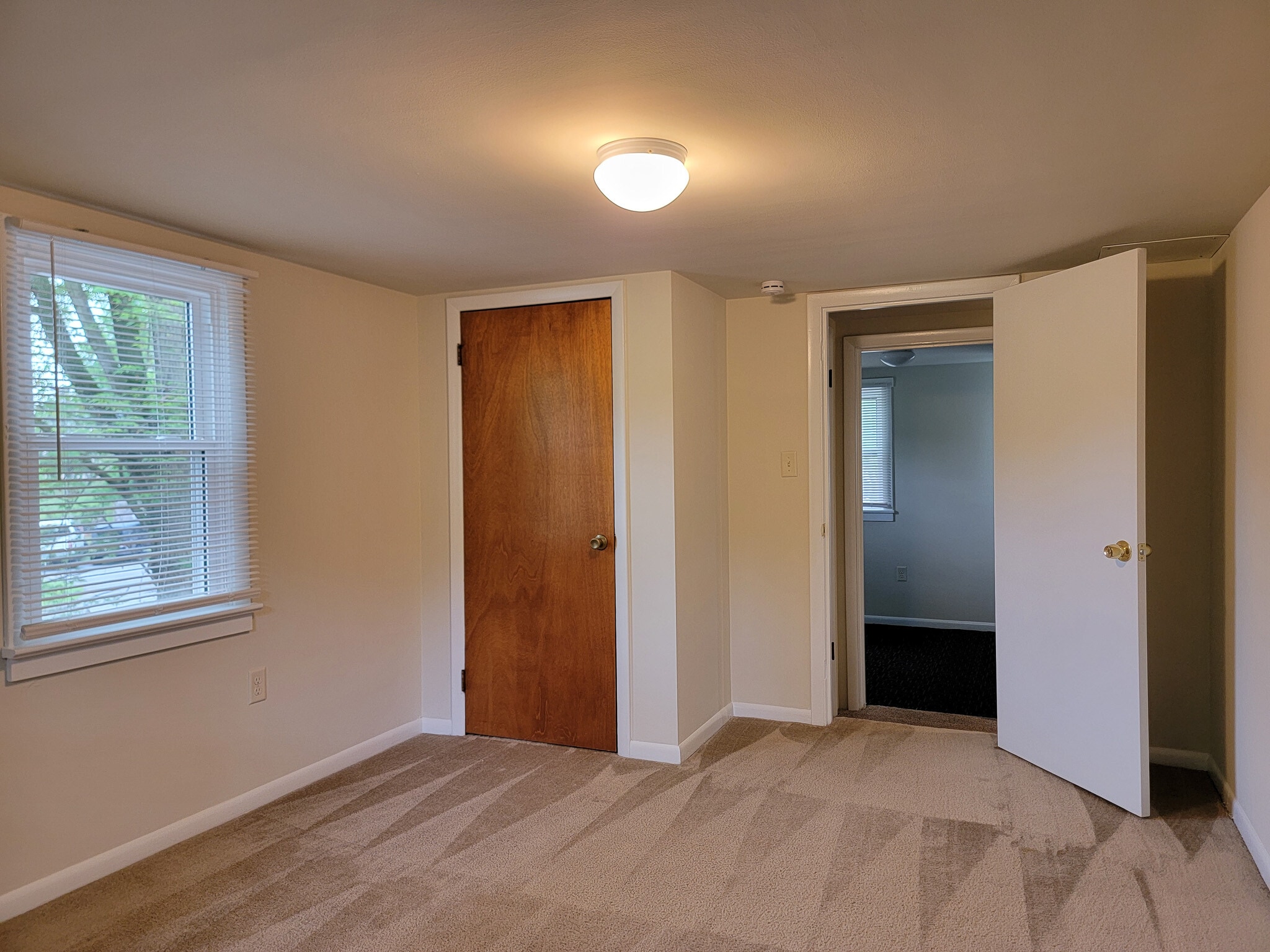Building Photo - 189 W Maple Grove Rd
