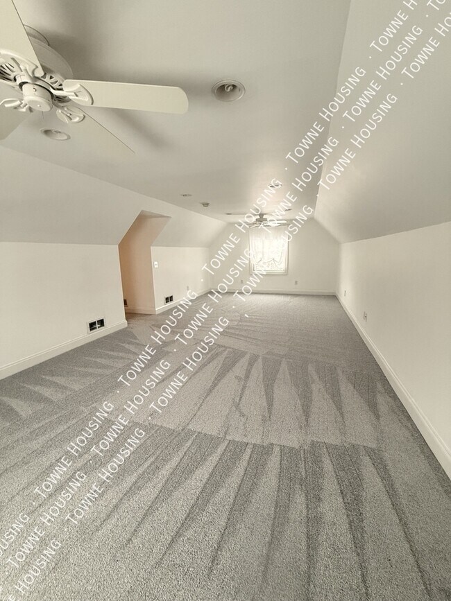 Building Photo - 13573 Schang Rd