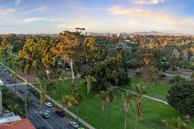 Building Photo - Gorgeous Park Laurel condominium