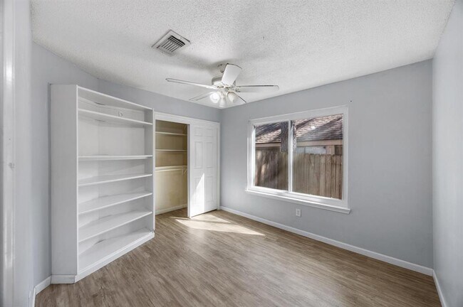 Building Photo - 8430 London Way Dr