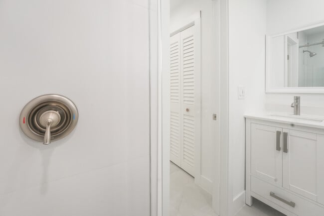 Building Photo - 857 W 34th St