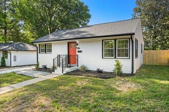 Building Photo - Charming, thoughtfully renovated 2 bed/1 bath in Northgate Park!