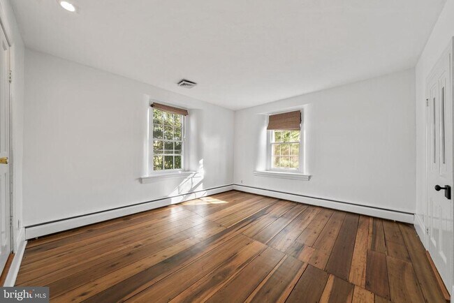 Building Photo - 1025 N Chatham Rd
