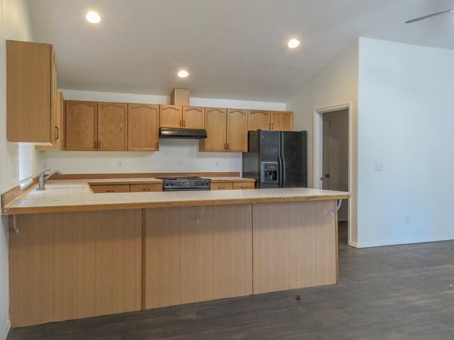 Building Photo - 3 Bedroom 2 Bath Ranch Home Coming soon !