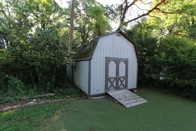 Building Photo - 1000 Beverly Dr