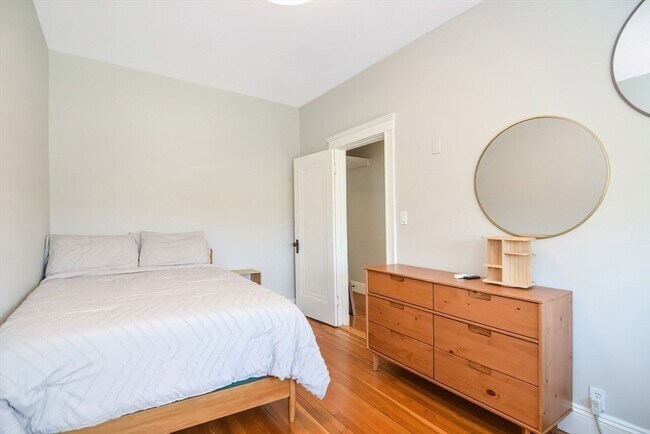 Building Photo - 91-93-93 Bynner St