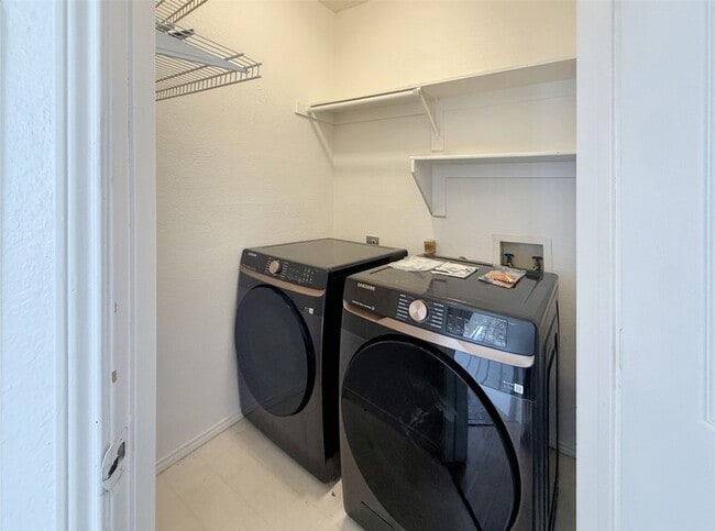 Building Photo - 6717 Smallwood Dr