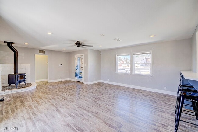 Building Photo - 1037 Yucca Ave