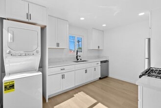 Building Photo - 4082-4084 Chamoune