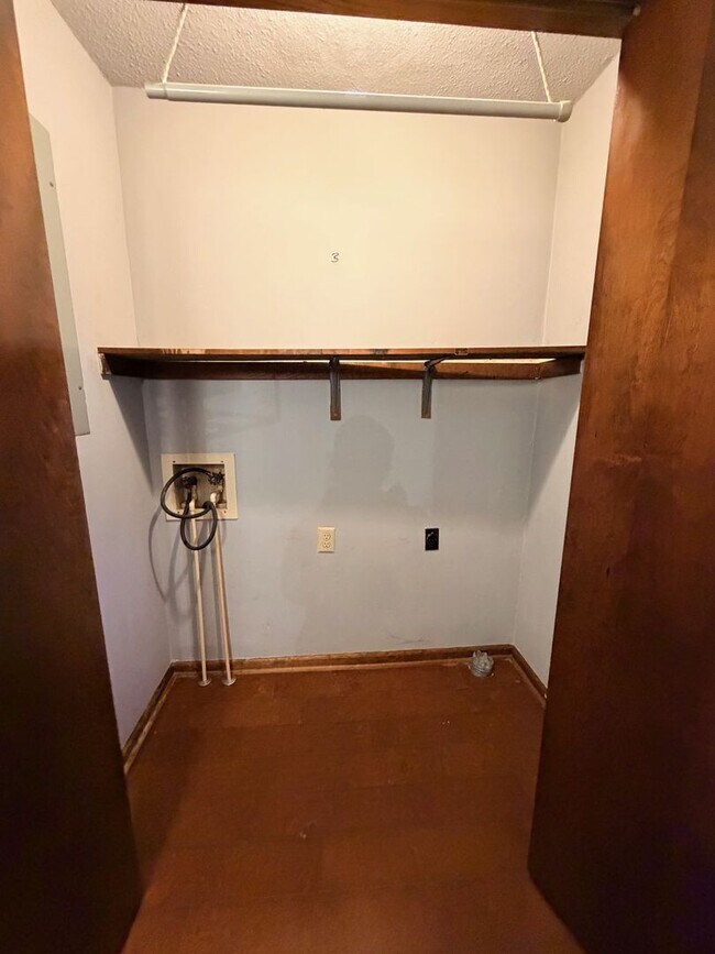 Building Photo - 103 Chestnut Ridge