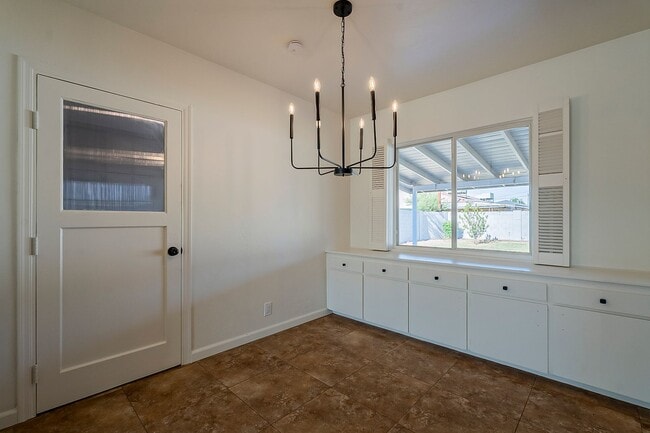 Building Photo - Updated home in Chandler!