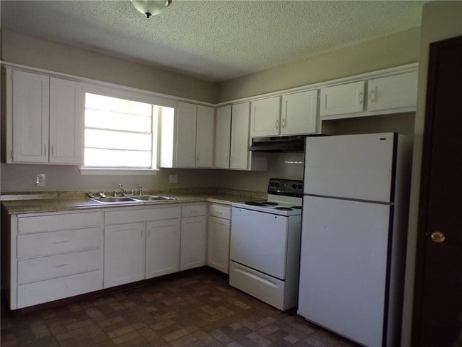 Building Photo - 3061 Overland Dr