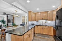 Building Photo - 1502 S Lakeside Dr