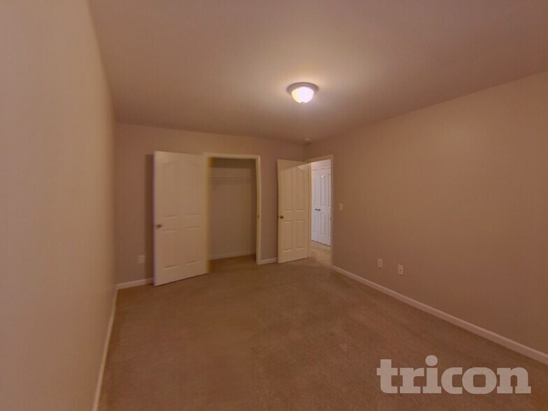 Building Photo - 747 Markham Cir