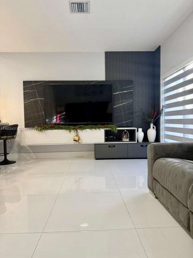 Building Photo - 10598 West 33rd Ct