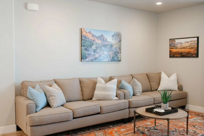 Building Photo - Short term lease options! Spacious Condo in Washington