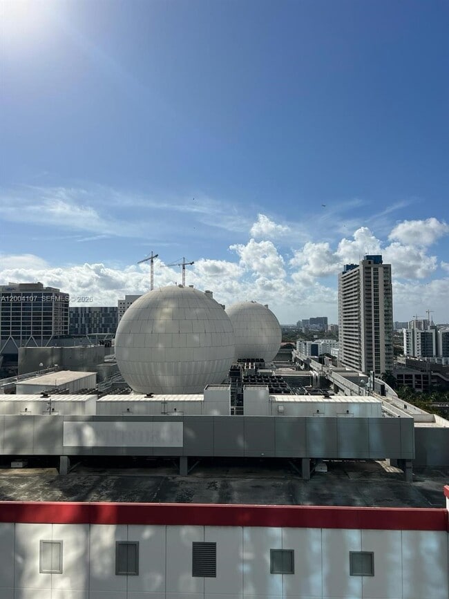 Building Photo - 851 NE 1st Ave