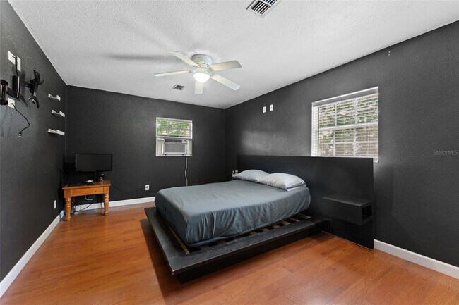 Building Photo - 7911 Lovegren Ln