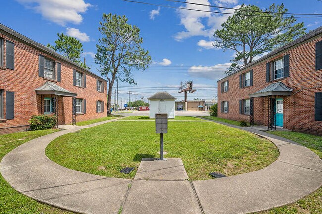 Building Photo - 4222 Perkins Rd
