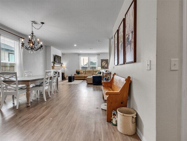 Building Photo - 25623 Balsamroot Dr