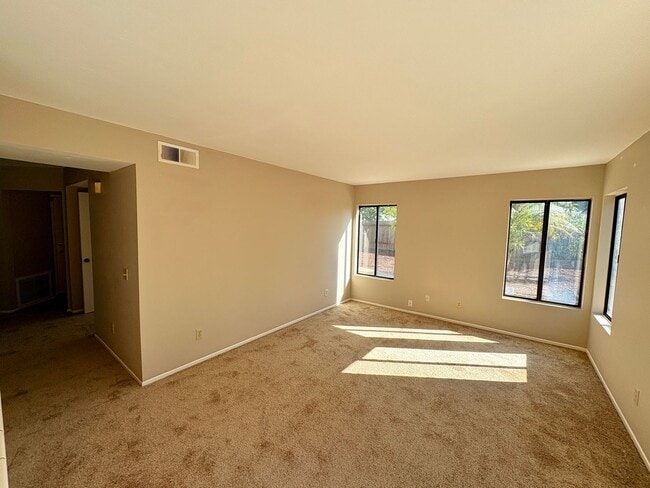 Building Photo - 4BR Large Oceanside Home Near Guajome Lake