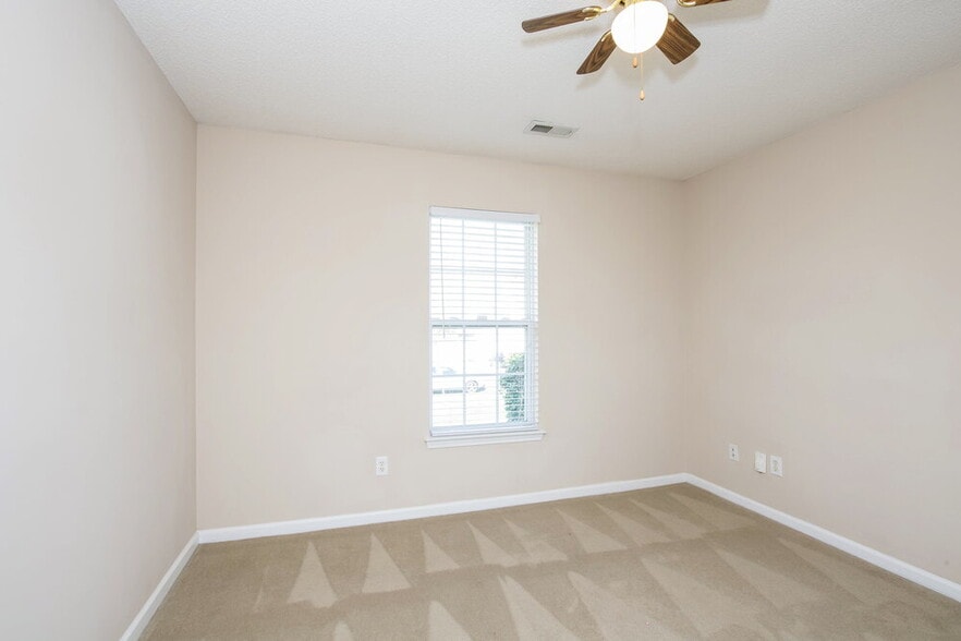 Building Photo - 3744 Sedgewick Dr SW