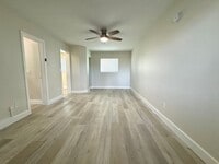 Building Photo - Spacious Studio Apartment Available in the Heart of La Jolla!