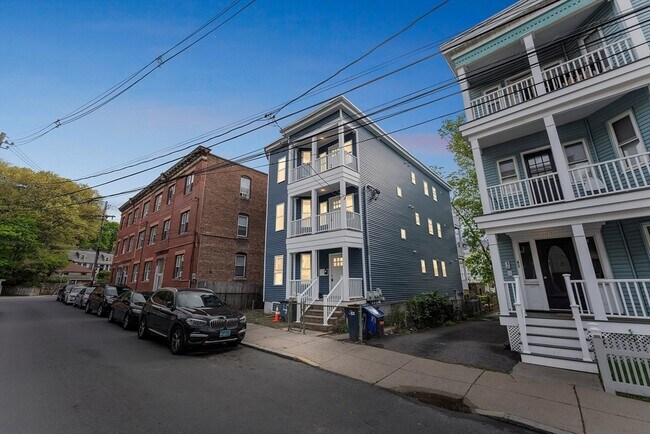 Building Photo - 47 Brackett St