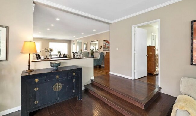 Building Photo - Beautiful 3 BEDROOM 2 BATH in Hawthorne with Garage. 1/2 off the 1st month of rent on OAC.