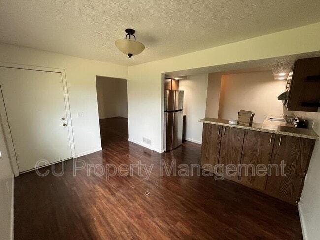 Building Photo - 922 Kara Dr