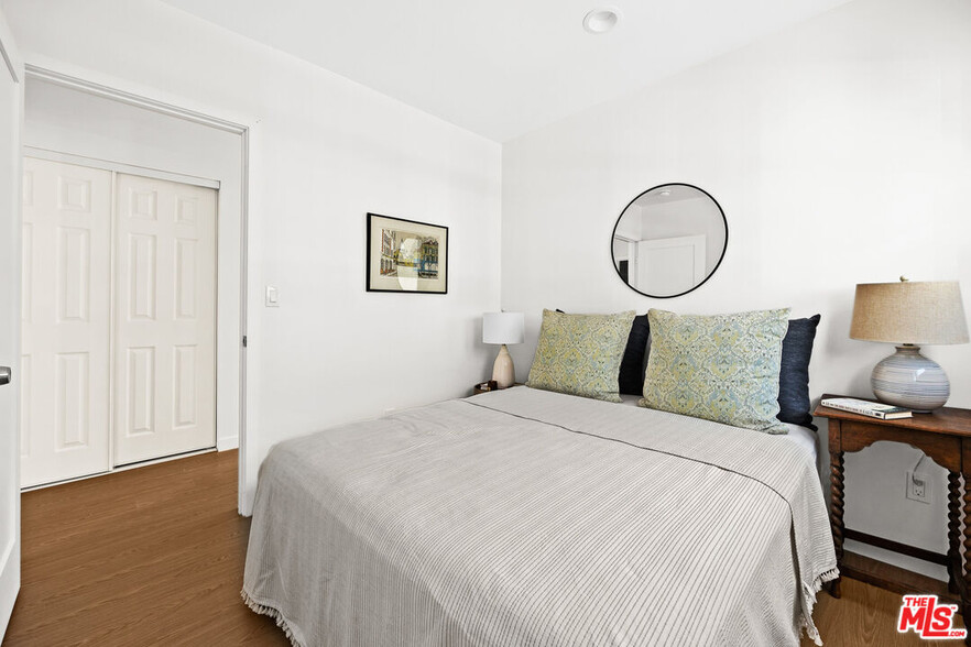 Building Photo - 2819 3rd Ave