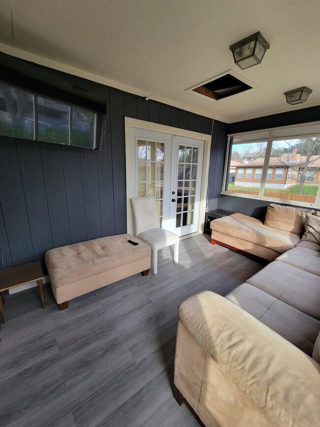 Building Photo - 8304 Bridgetown Dr