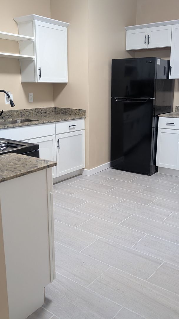 Building Photo - Newly Renovated Two-Bedroom