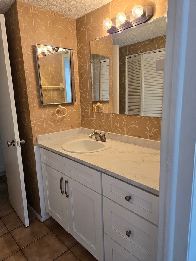 Building Photo - 5508 Pokeweed Ct