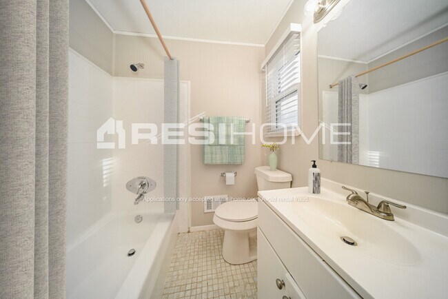 Building Photo - 8088 Picadilly Ct