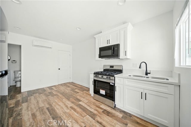 Building Photo - 823 W 78th St