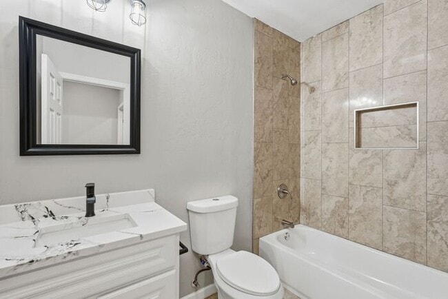 Building Photo - Bright, Fresh & Pet-Friendly — 3BR Retreat Minutes from U of A